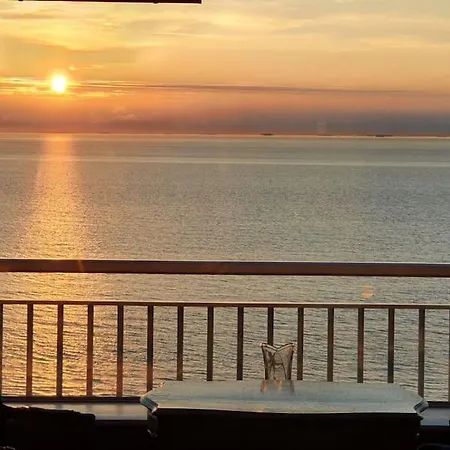 The Sea & View - Parking Optional