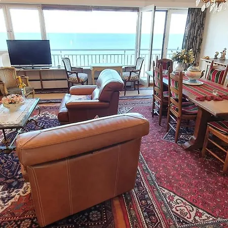 The Sea & View - Parking Optional Апартаменты *