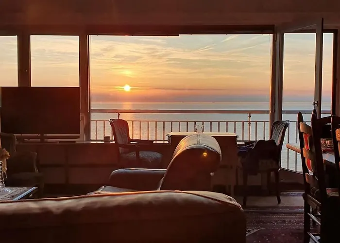 The Sea & View - Parking Optional Apartment *