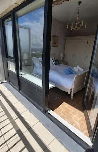 The Sea & View - Parking Optional Apartment